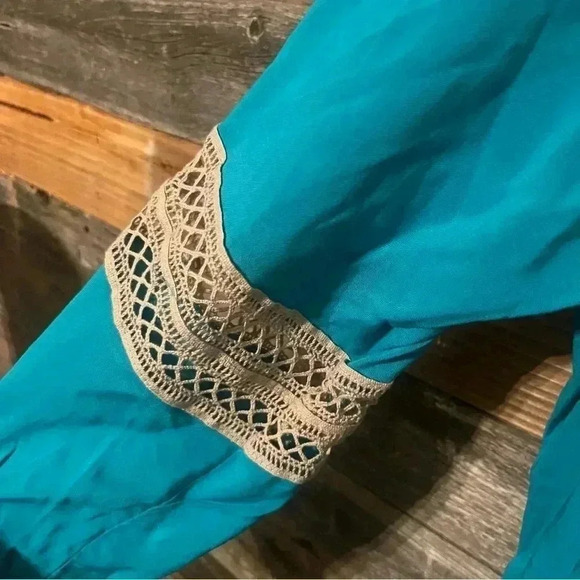 Cupio Turquoise Light weight Blouse - Picture 8 of 9